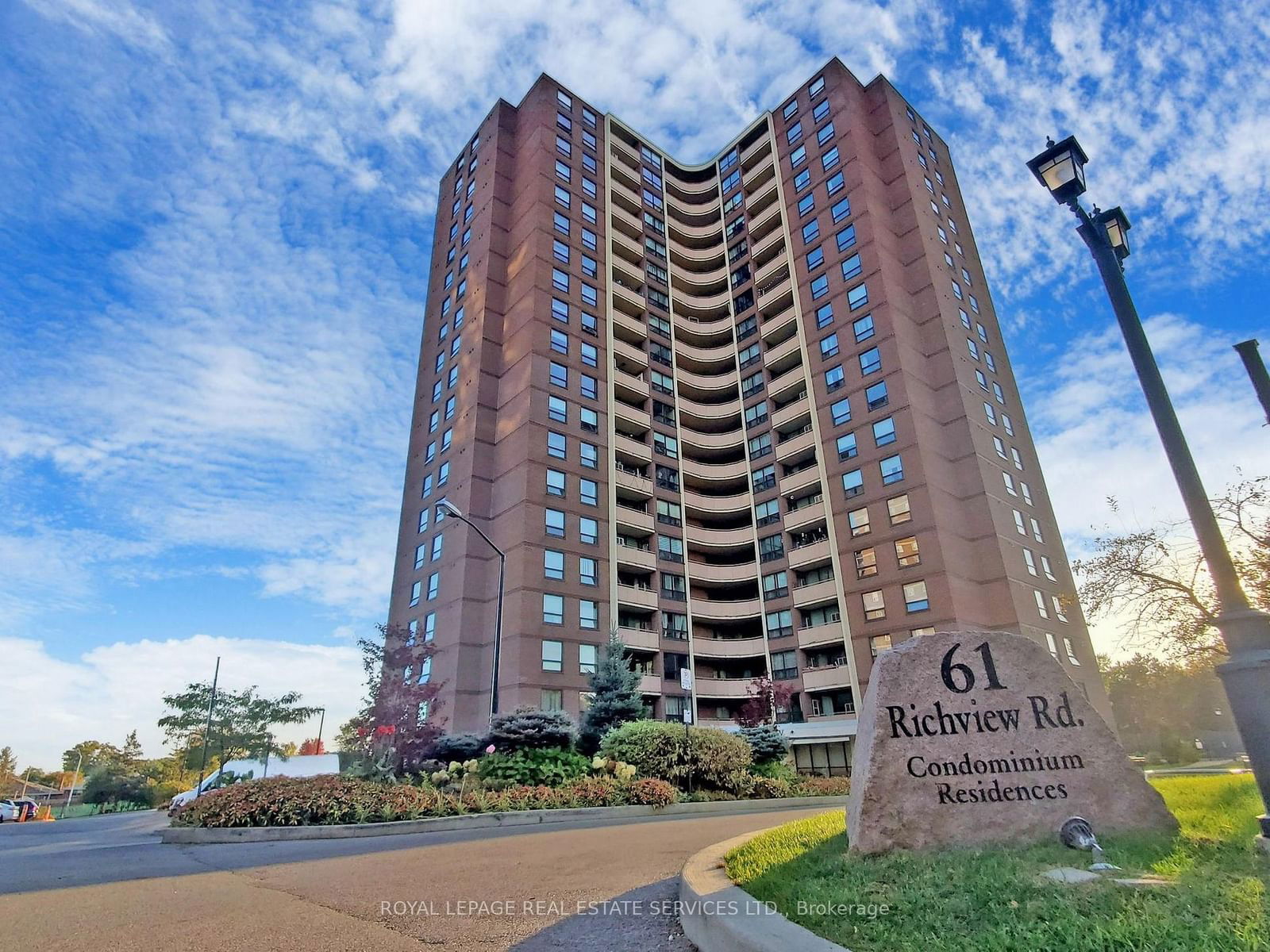 61 Richview Rd, unit 704 for sale