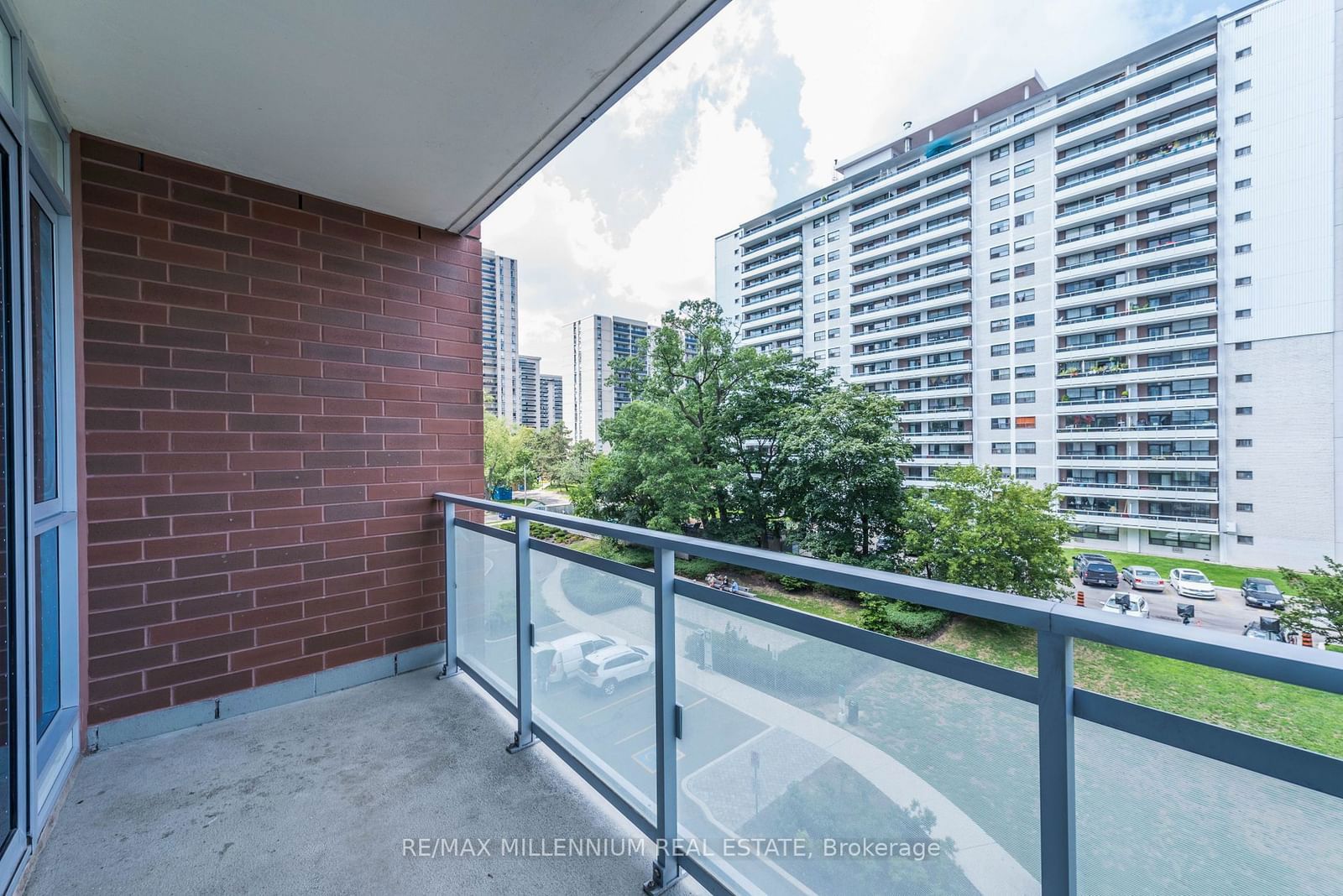 1830 Bloor St, unit 403 for rent