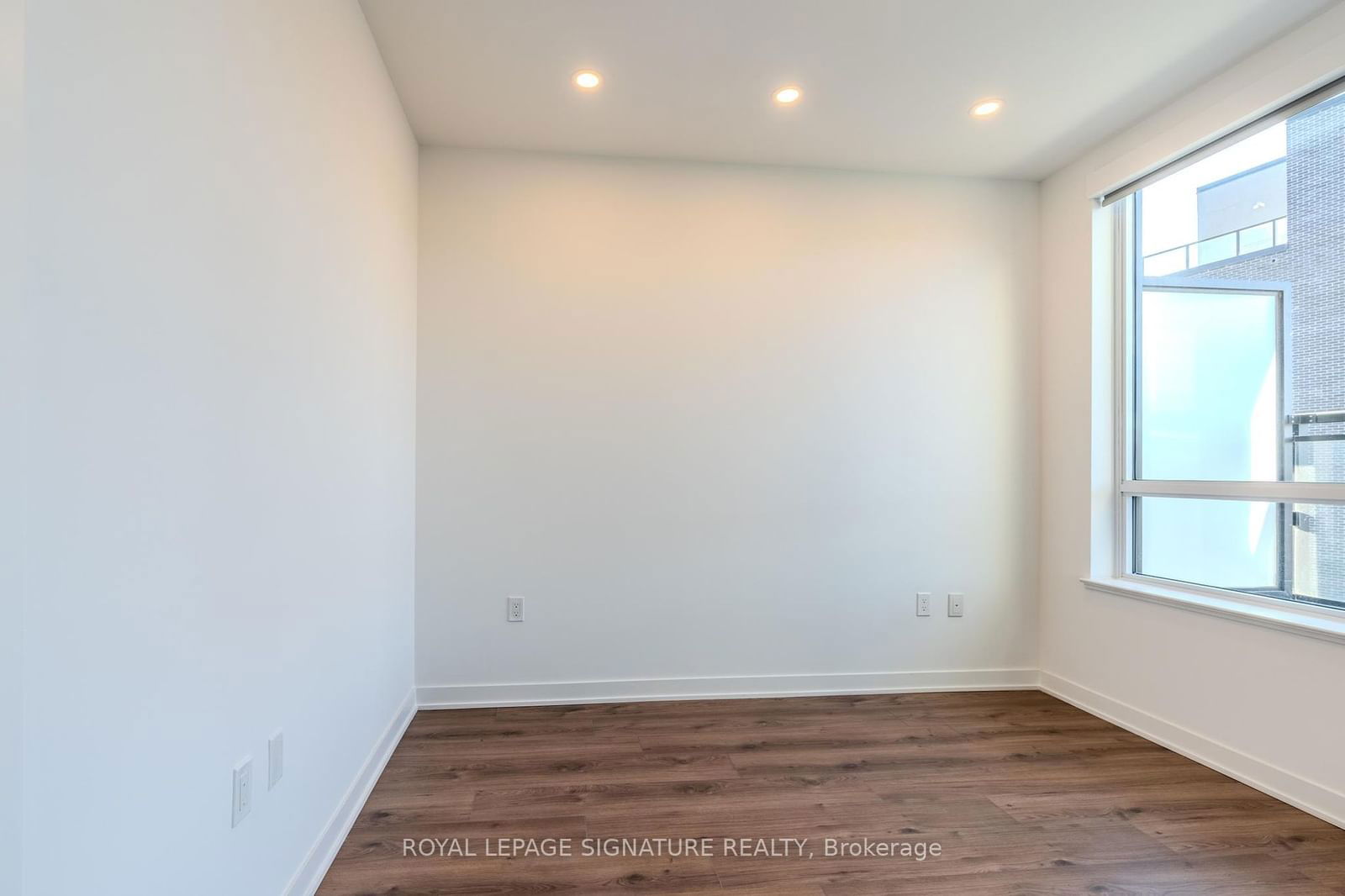 395 Dundas St W, unit 233 for rent