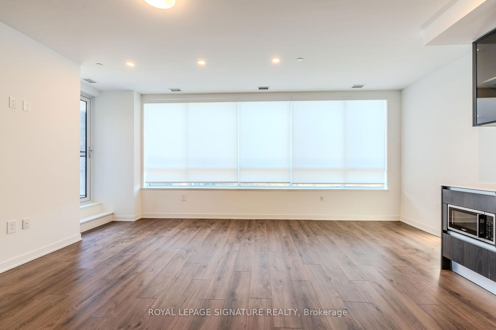 395 Dundas St W, unit 233 for rent