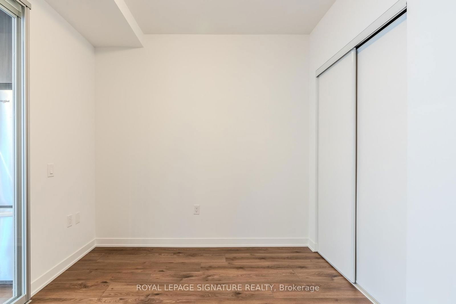 395 Dundas St W, unit 233 for rent