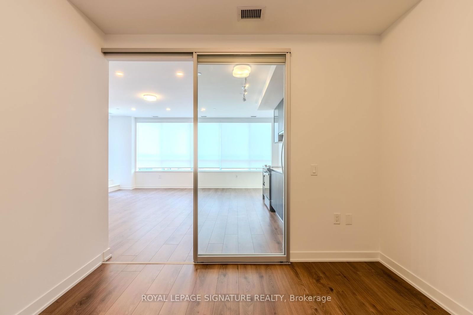 395 Dundas St W, unit 233 for rent