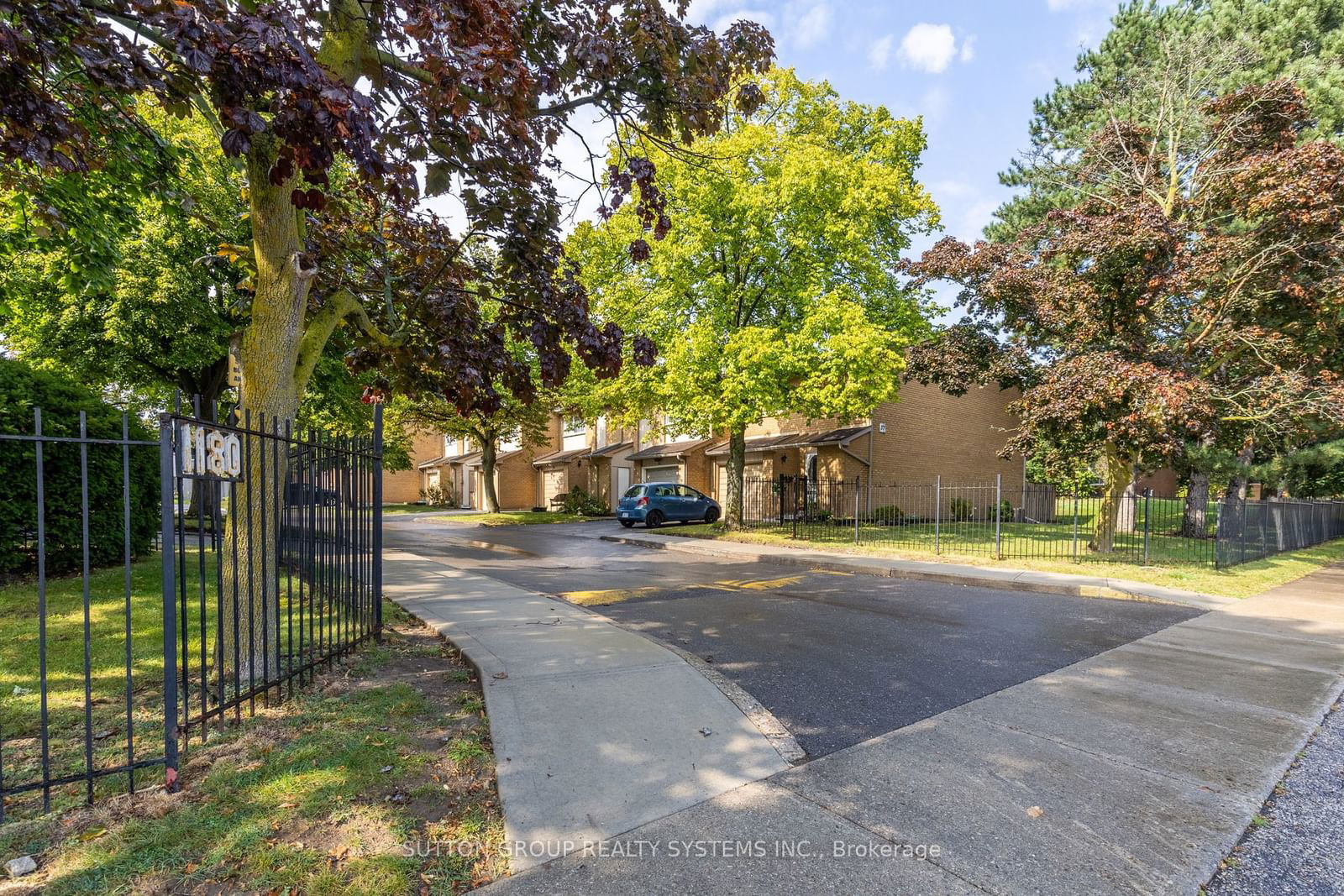 1180 Mississauga Valley Townhomes, Mississauga, Toronto