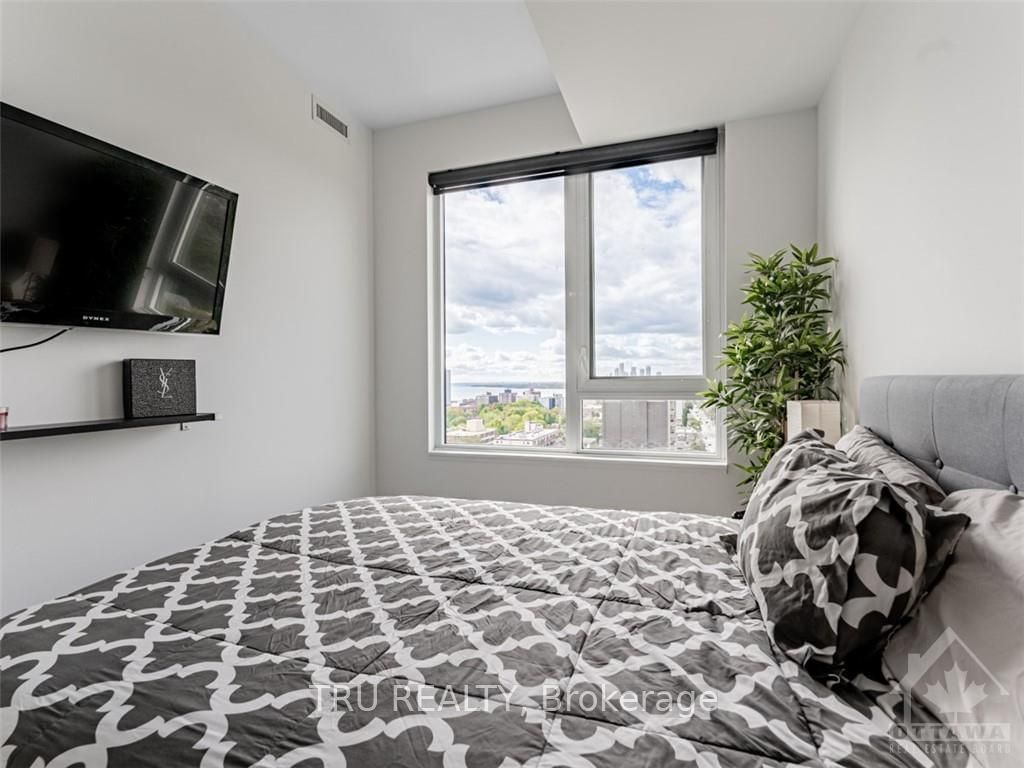 270 DUFFERIN St, unit LPH12 for sale