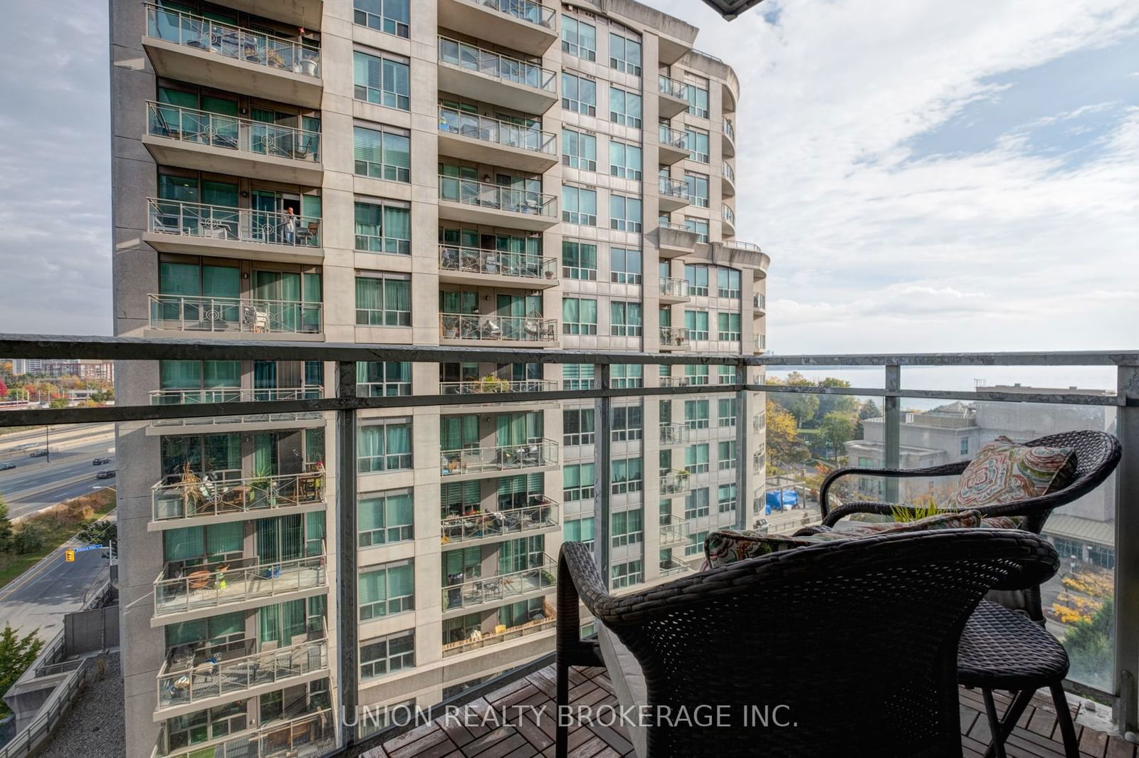 2067 Lake shore Blvd W, unit 802 for sale