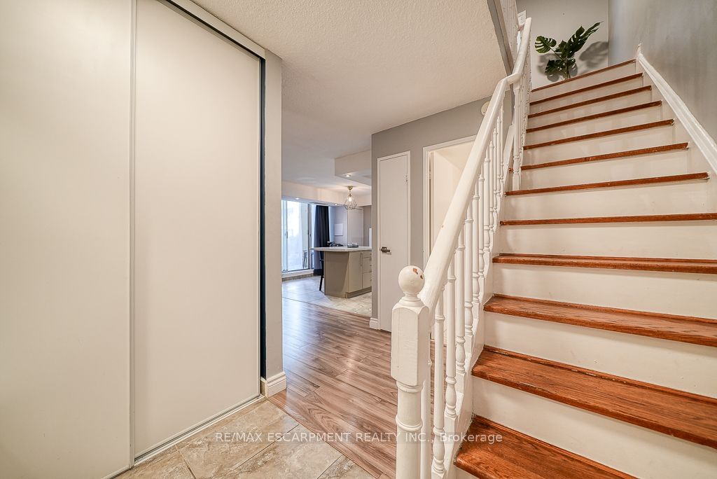 1300 Marlborough Crt, unit 119 for sale