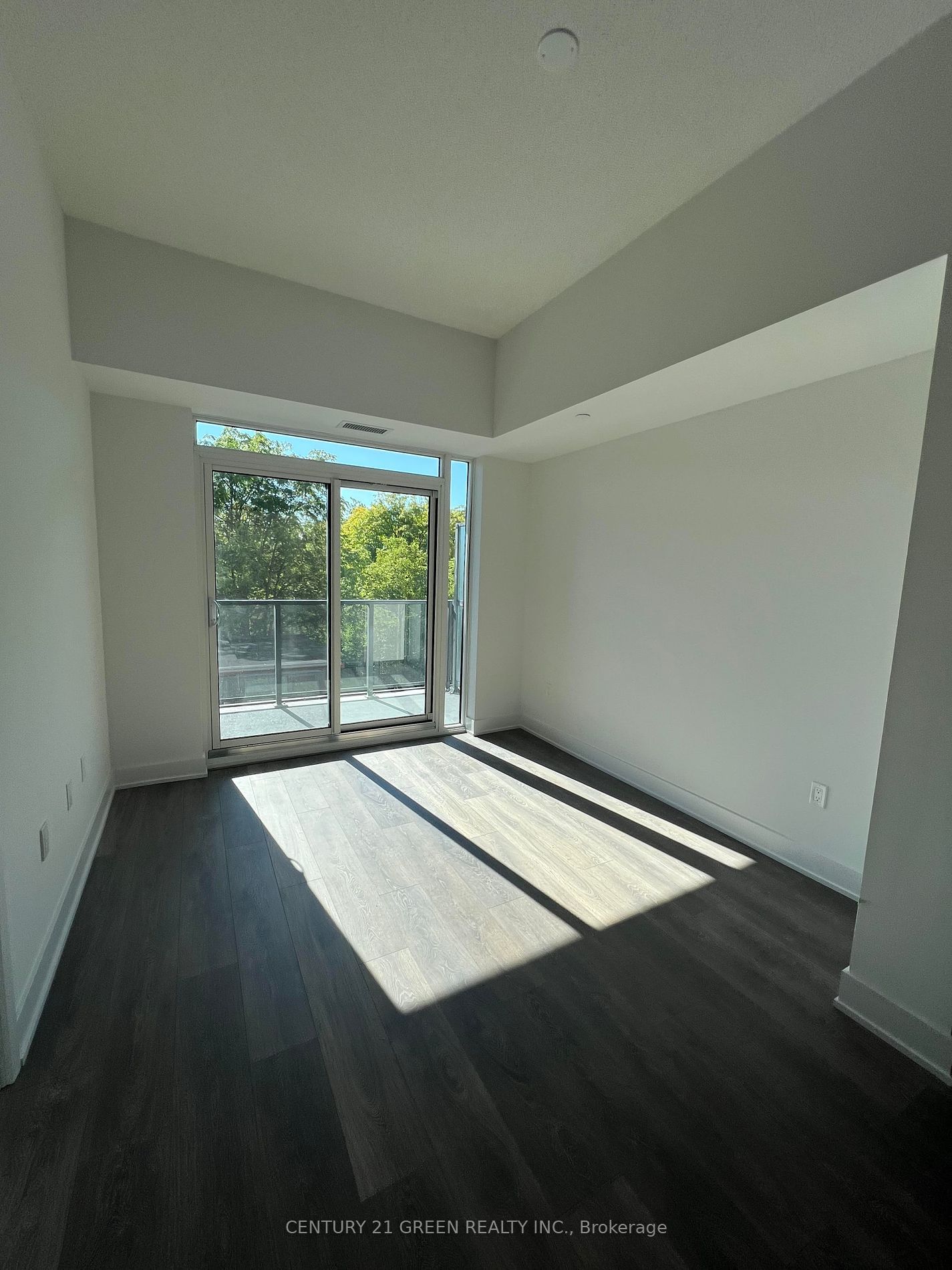 202 Burnhamthorpe Rd E, unit 227 for rent