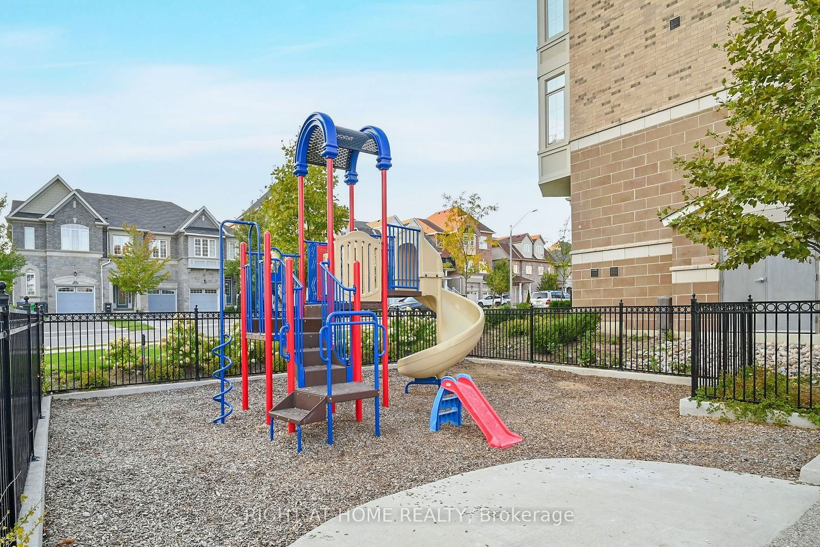 Summit City Centre Townhomes, Mississauga, Toronto