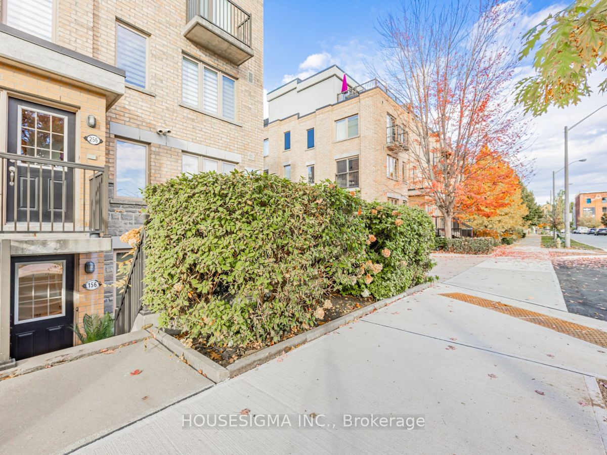 6-16 Foundry Avenue Townhomes, West End, Toronto