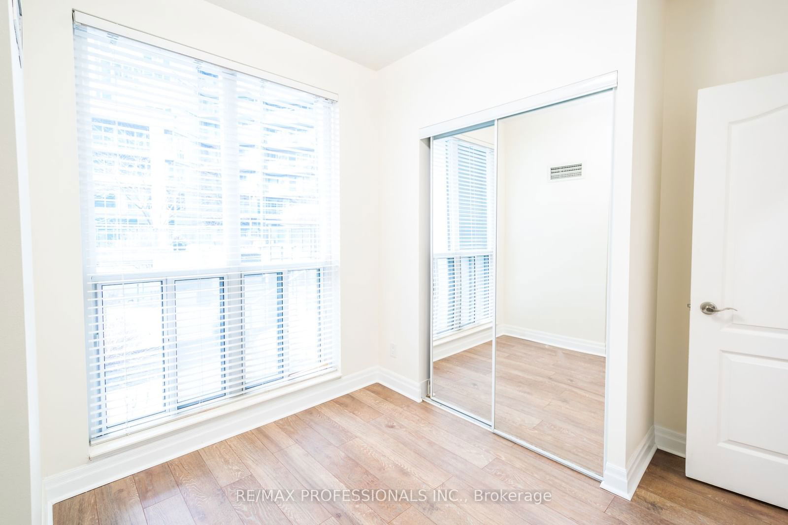 2119 Lake Shore Blvd W, unit 110 for rent