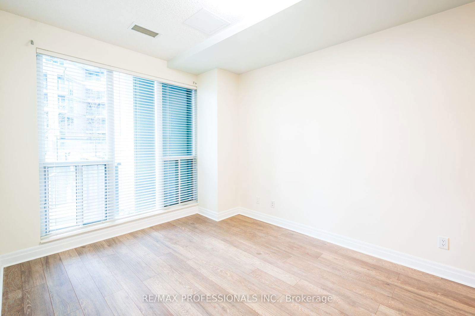 2119 Lake Shore Blvd W, unit 110 for rent