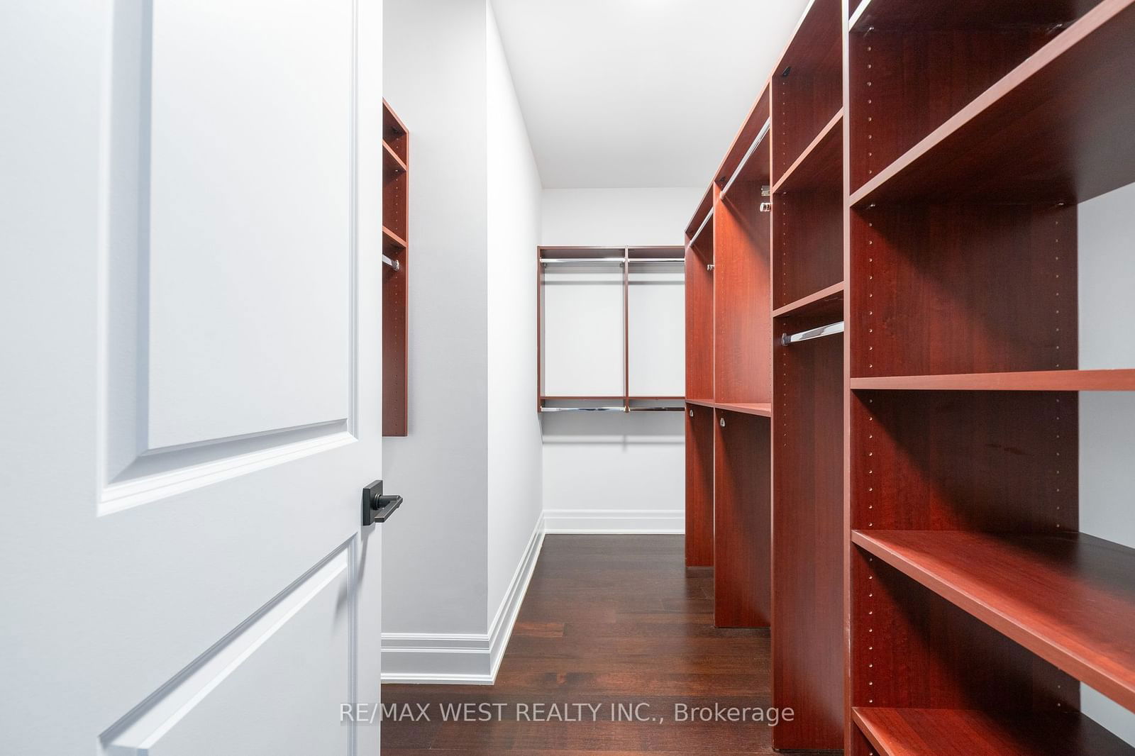 2855 Bloor St W, unit 710 for rent