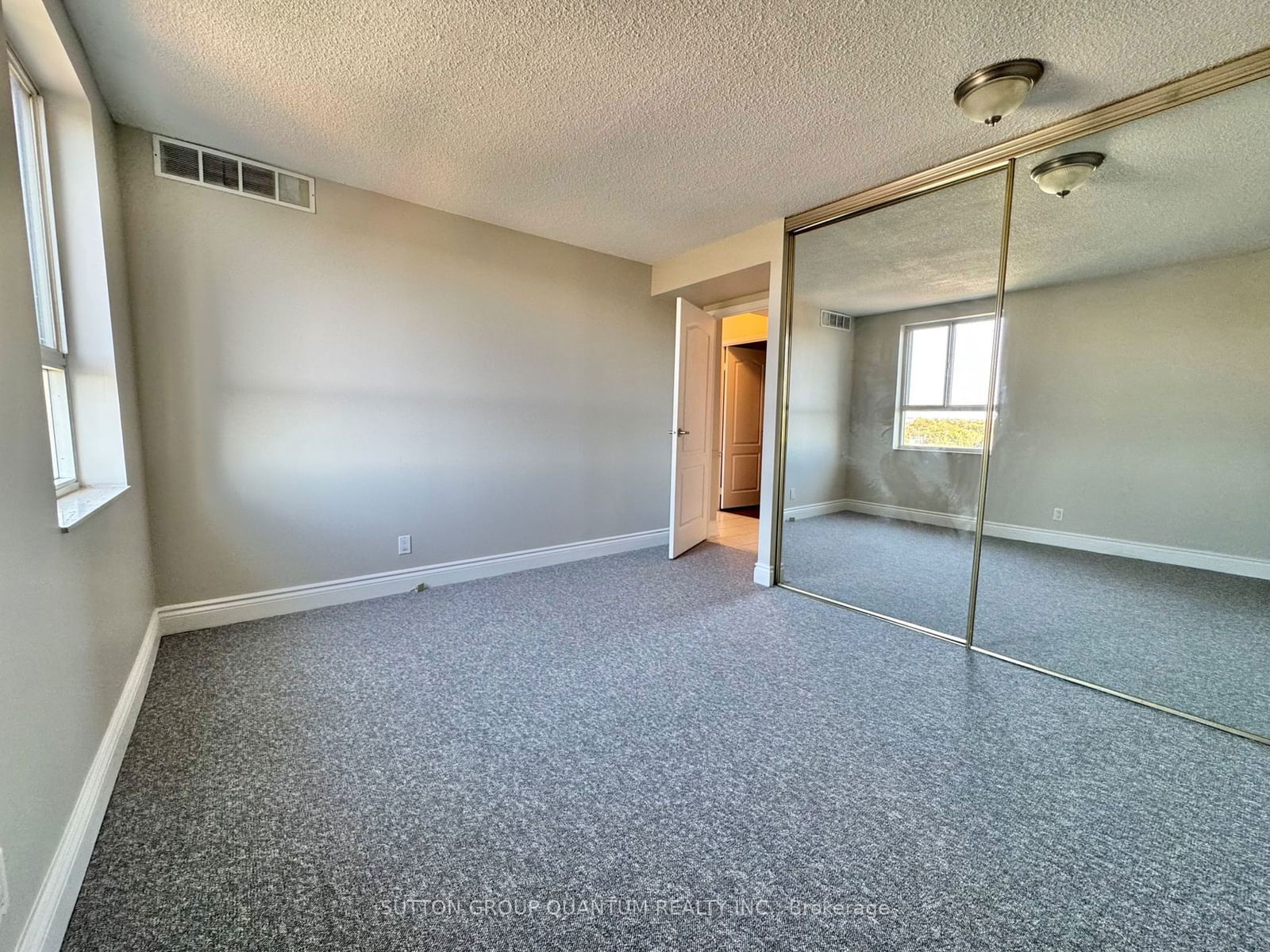 5280 Lakeshore Rd, unit 712 for rent