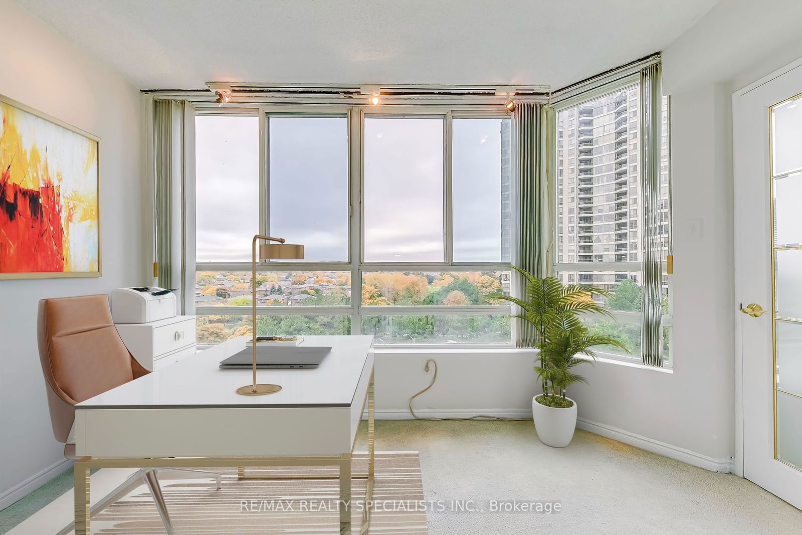 50 Kingsbridge Gdns, unit 702 for sale