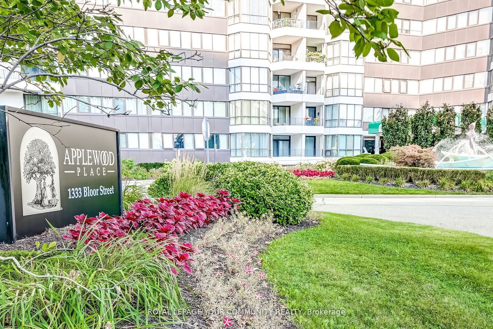 Applewood Place Condos, Mississauga, Toronto