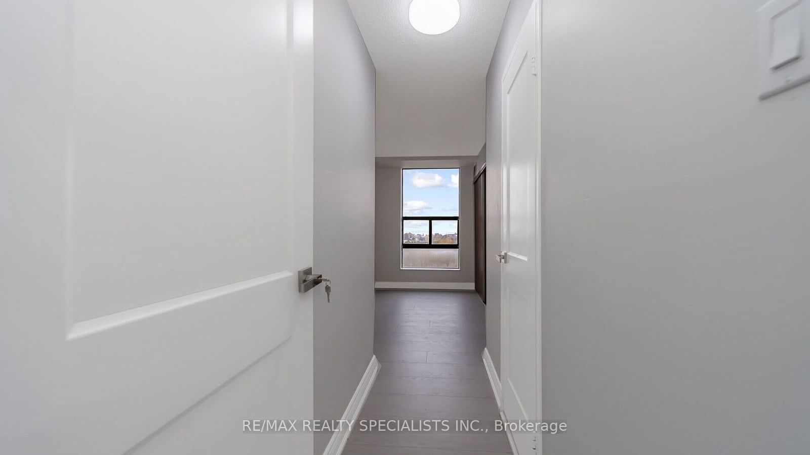 18 Knightsbridge Rd, unit 1011 for sale