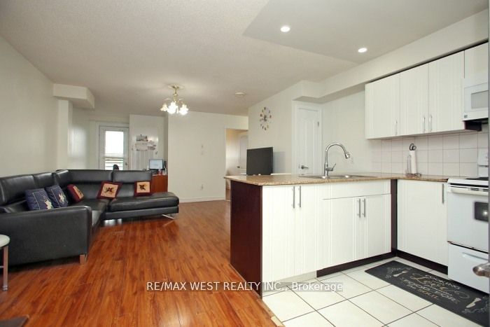 7405 Goreway Dr, unit 501 for sale