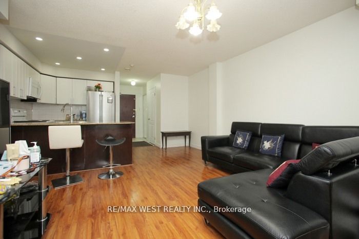 7405 Goreway Dr, unit 501 for sale