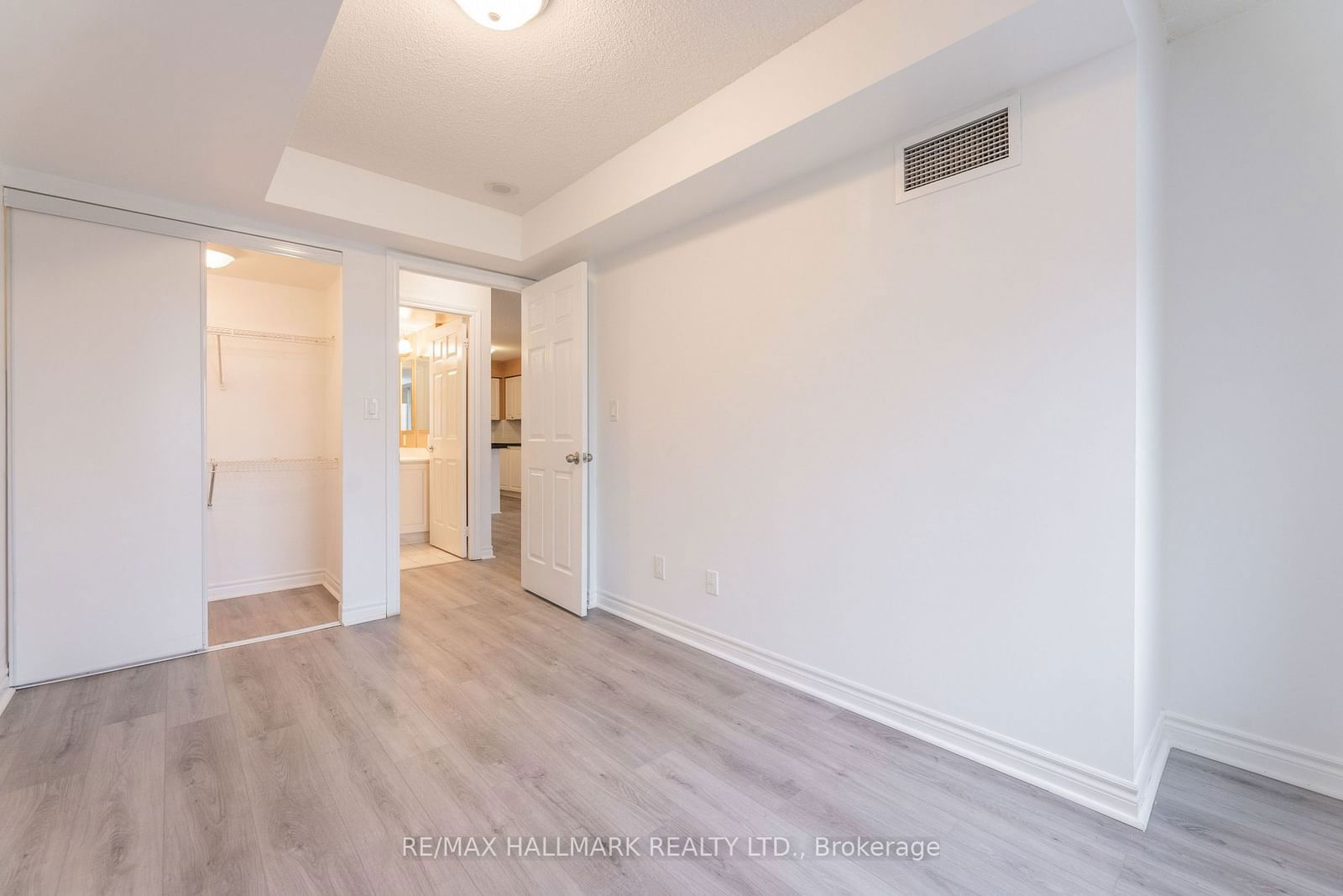 3888 Duke Of York Blvd, unit 827 for sale