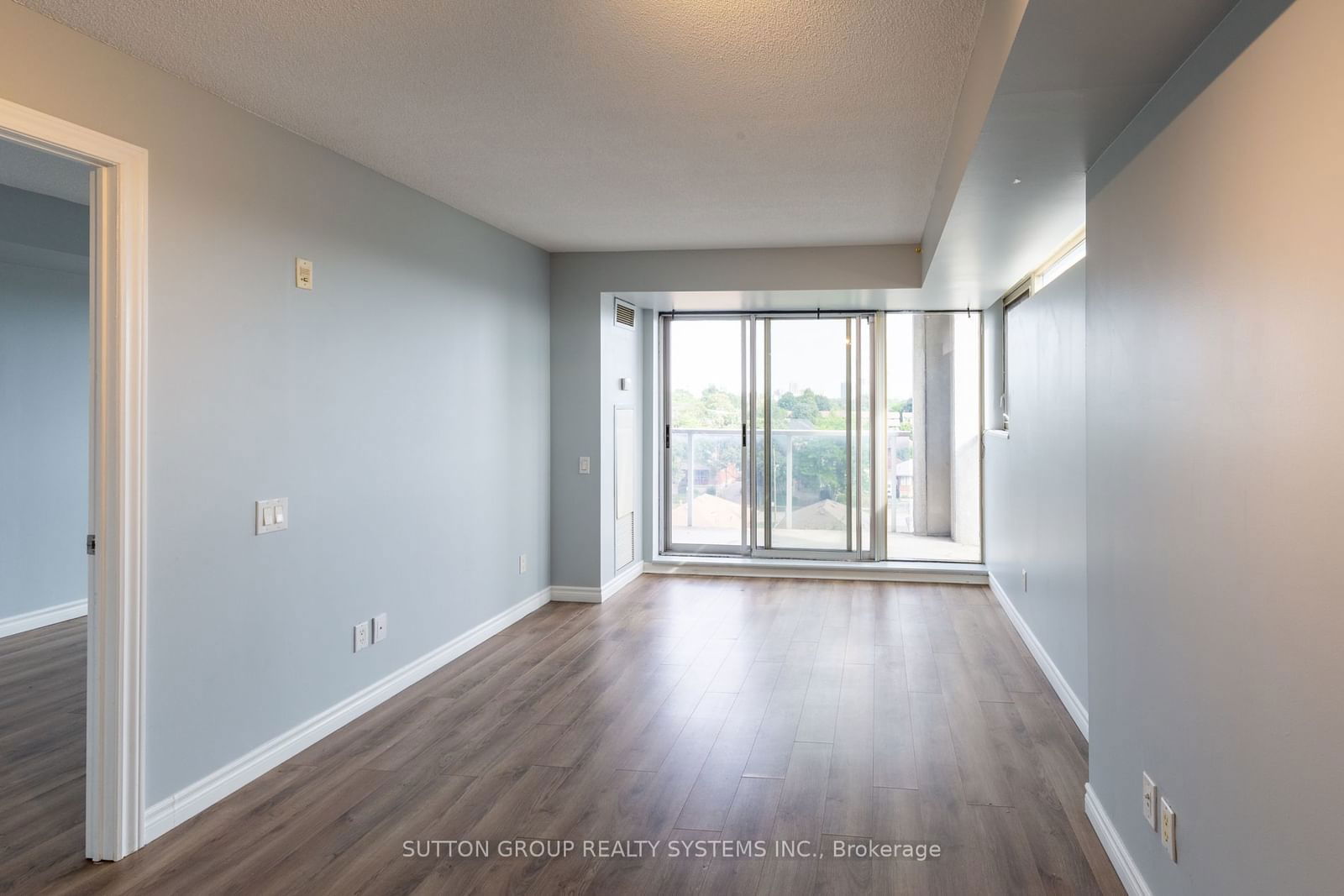 1040 The Queensway, unit 509 for rent