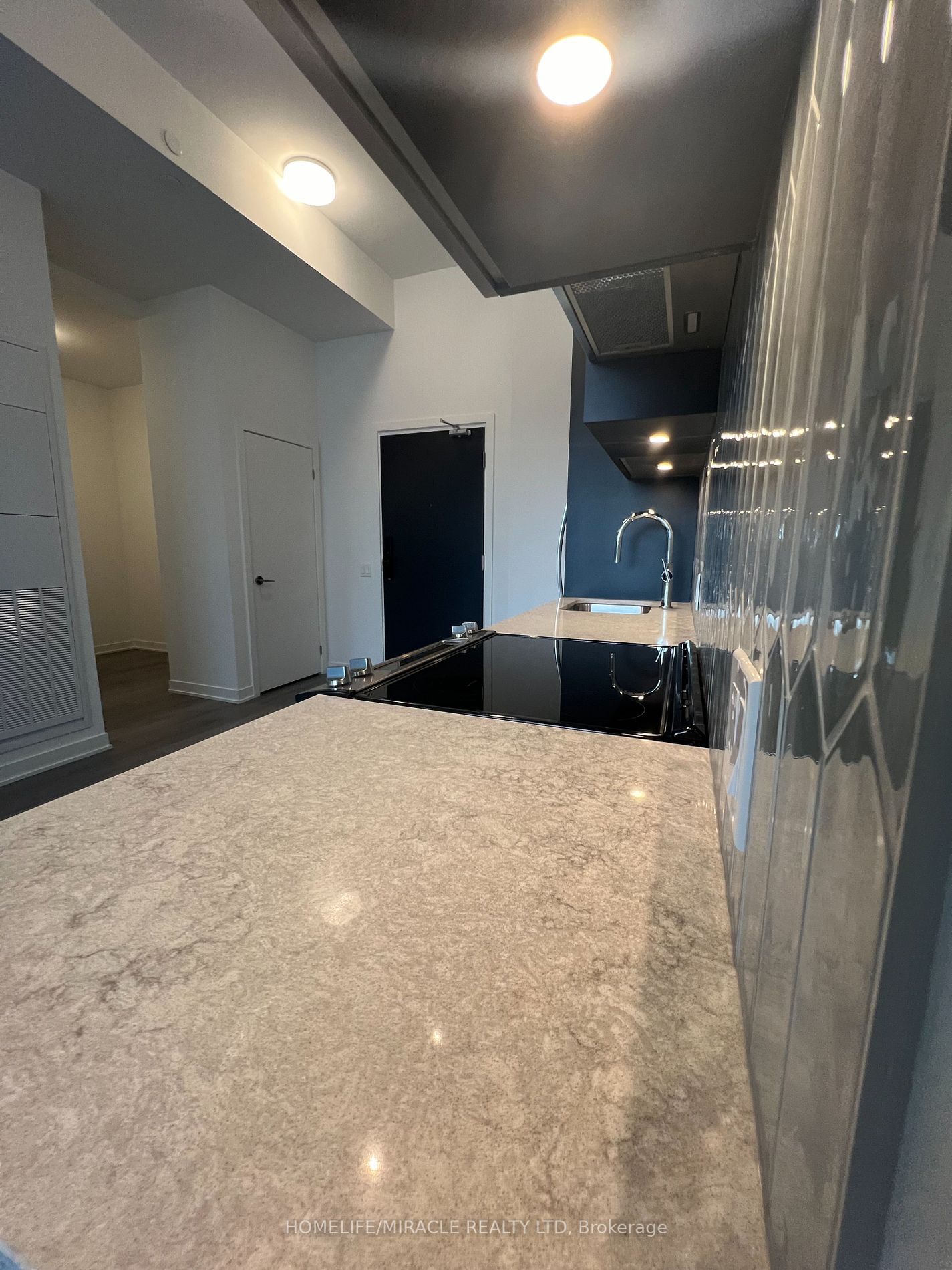 395 Dundas St W, unit 202 for rent