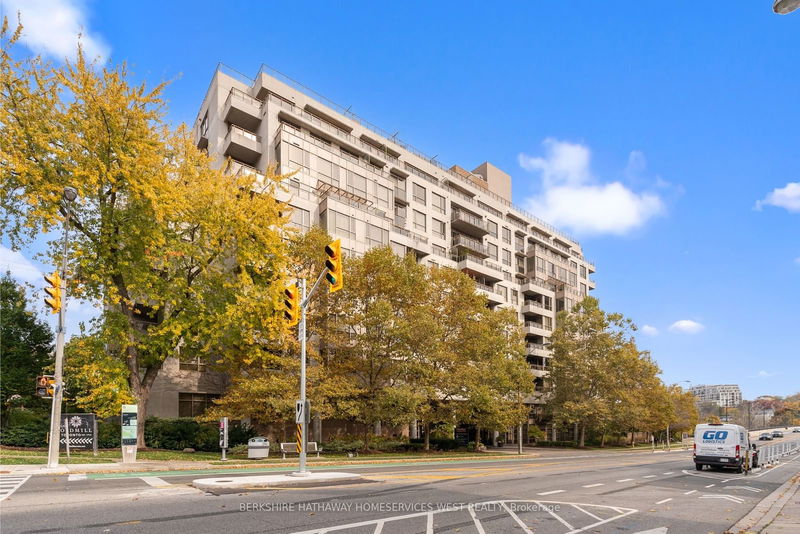 2662 Bloor St W, unit 403 for sale