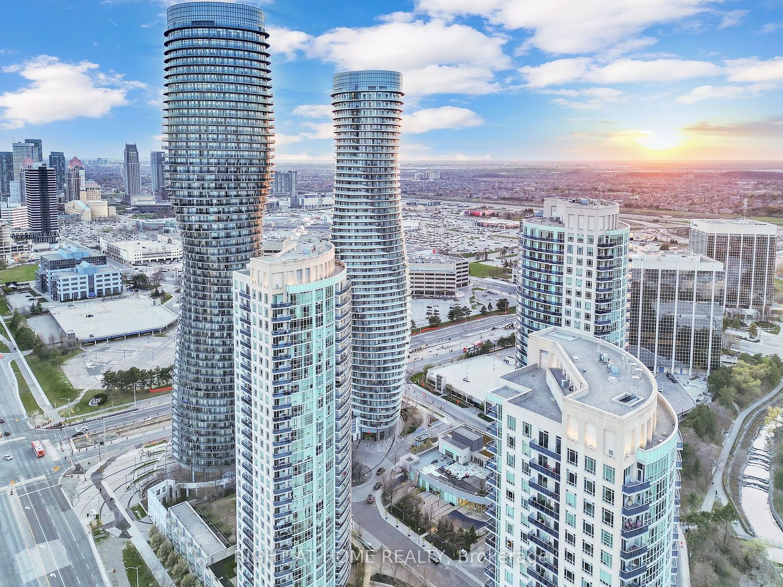 Absolute World IV Condos, Mississauga, Toronto