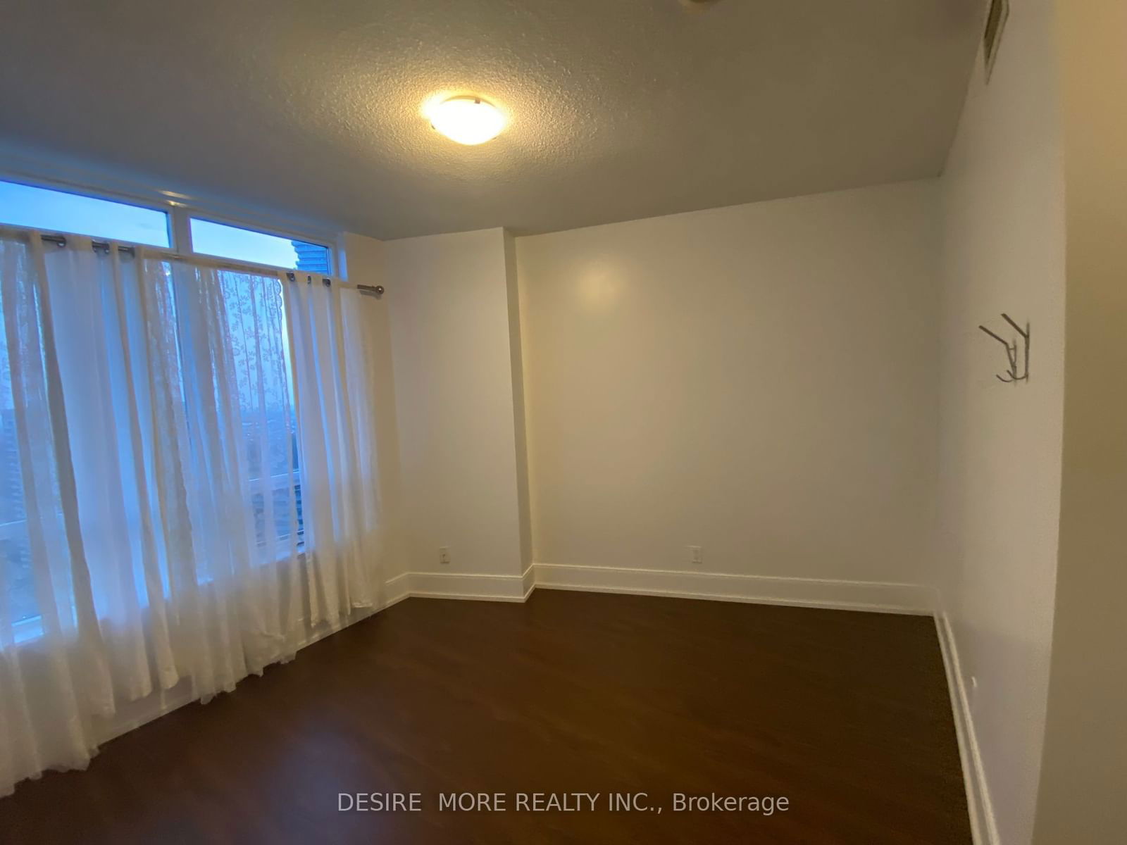 330 Burnhamthorpe Rd W, unit 2102 for rent