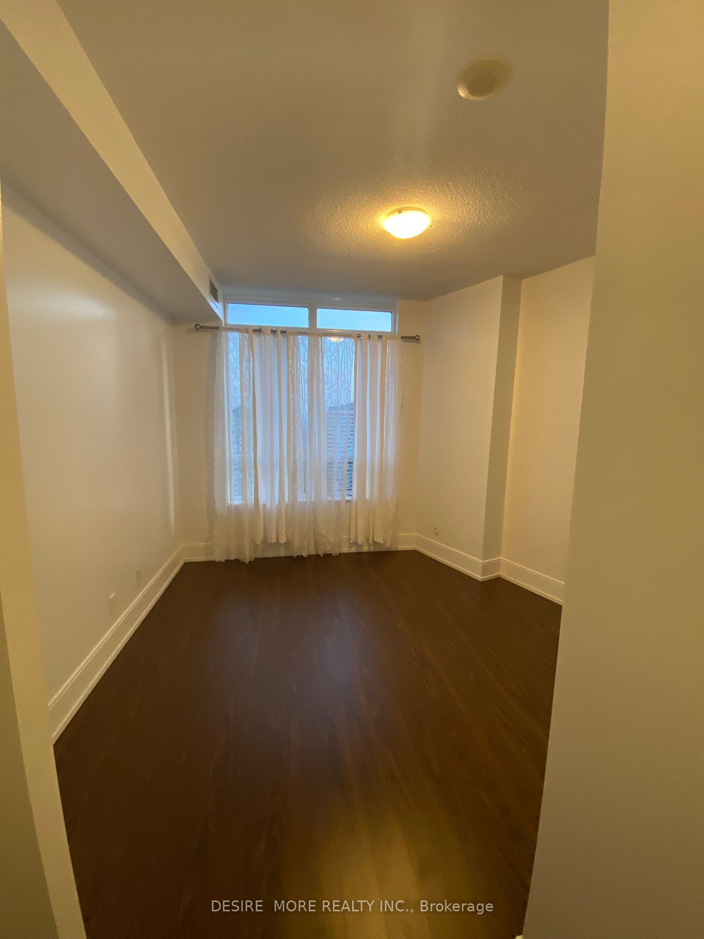 330 Burnhamthorpe Rd W, unit 2102 for rent