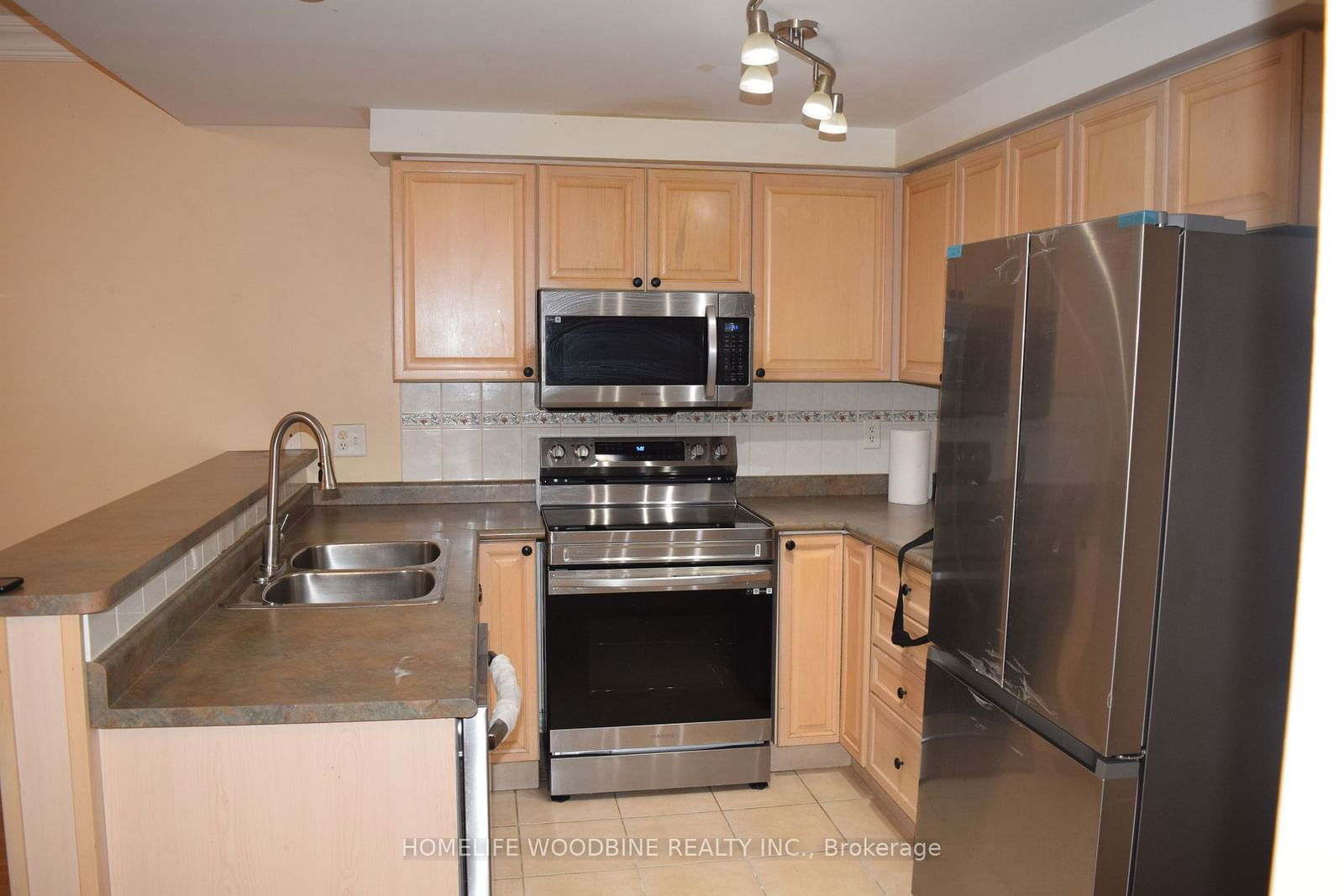 760 Lawrence Ave, unit 114 for rent