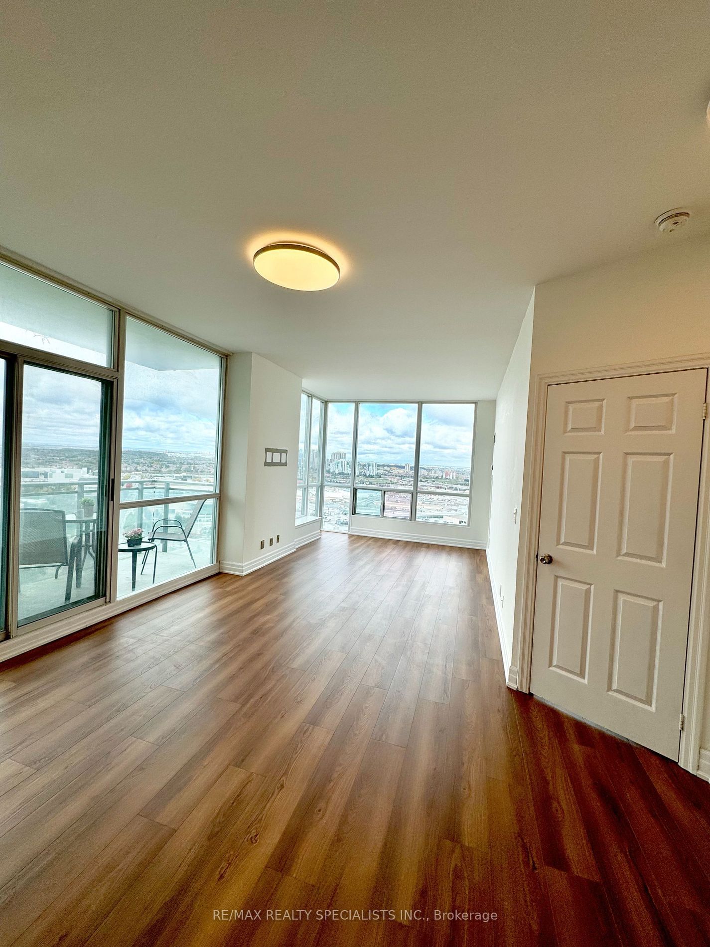 3939 Duke of York Blvd, unit 2502 for rent