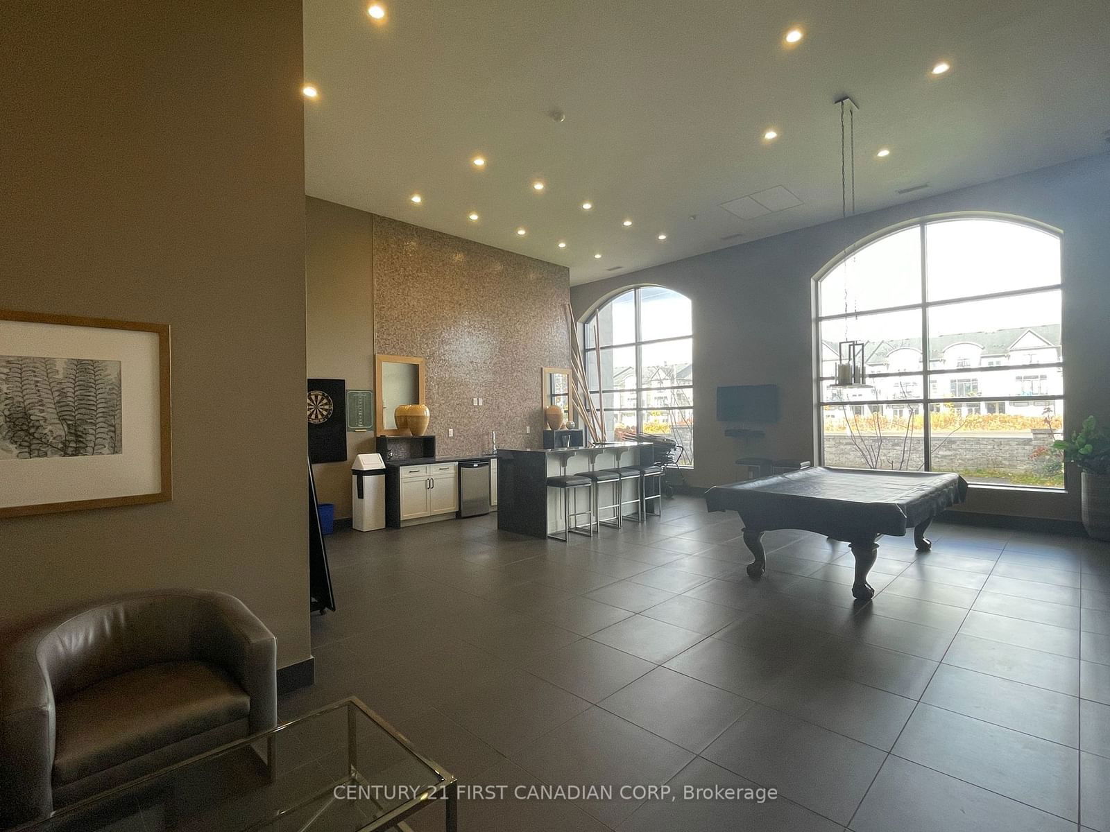 240 Villagewalk Blvd, unit 806 for rent