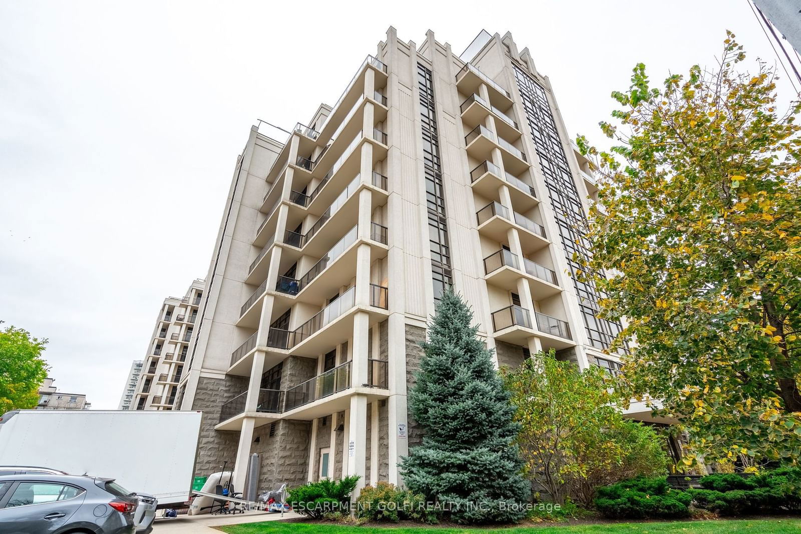 90 Charlton Ave W, unit 806 for sale