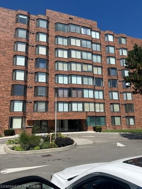 200 LIMERIDGE Rd W, unit 805 for sale