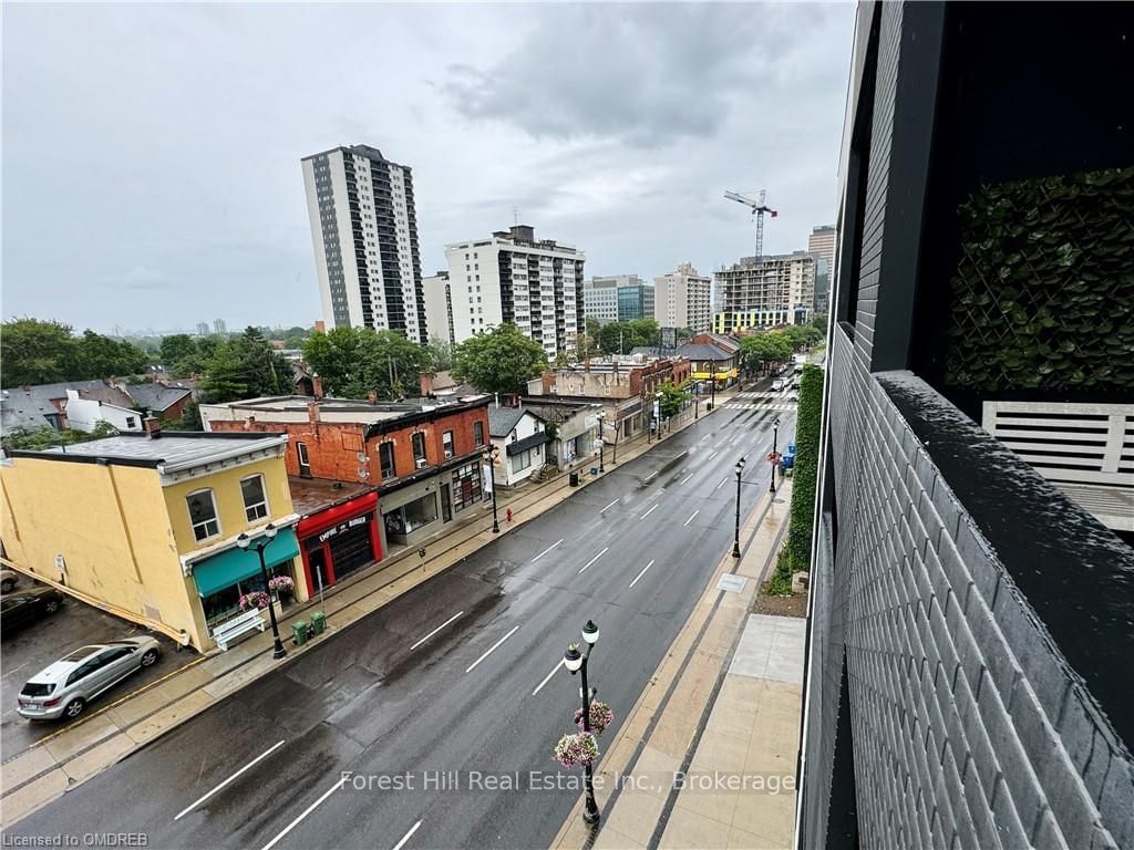 15 QUEEN St S, unit 402 for rent