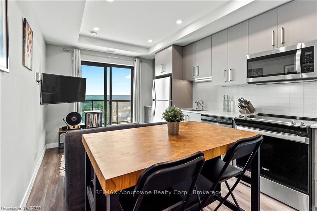 15 QUEEN St S, unit 2006 for sale