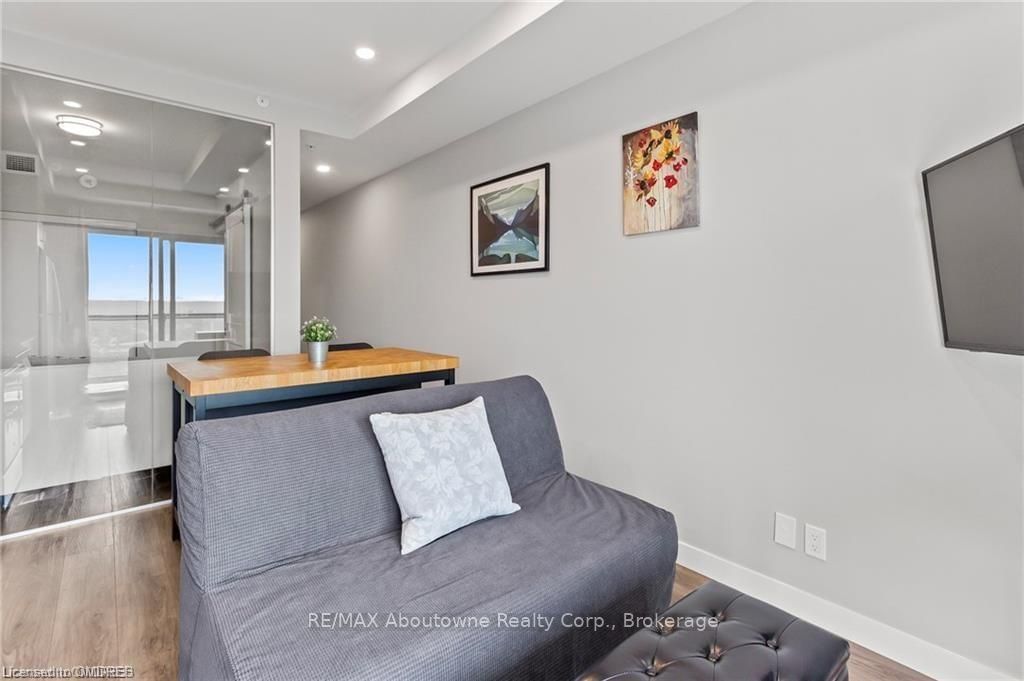 15 QUEEN St S, unit 2006 for sale