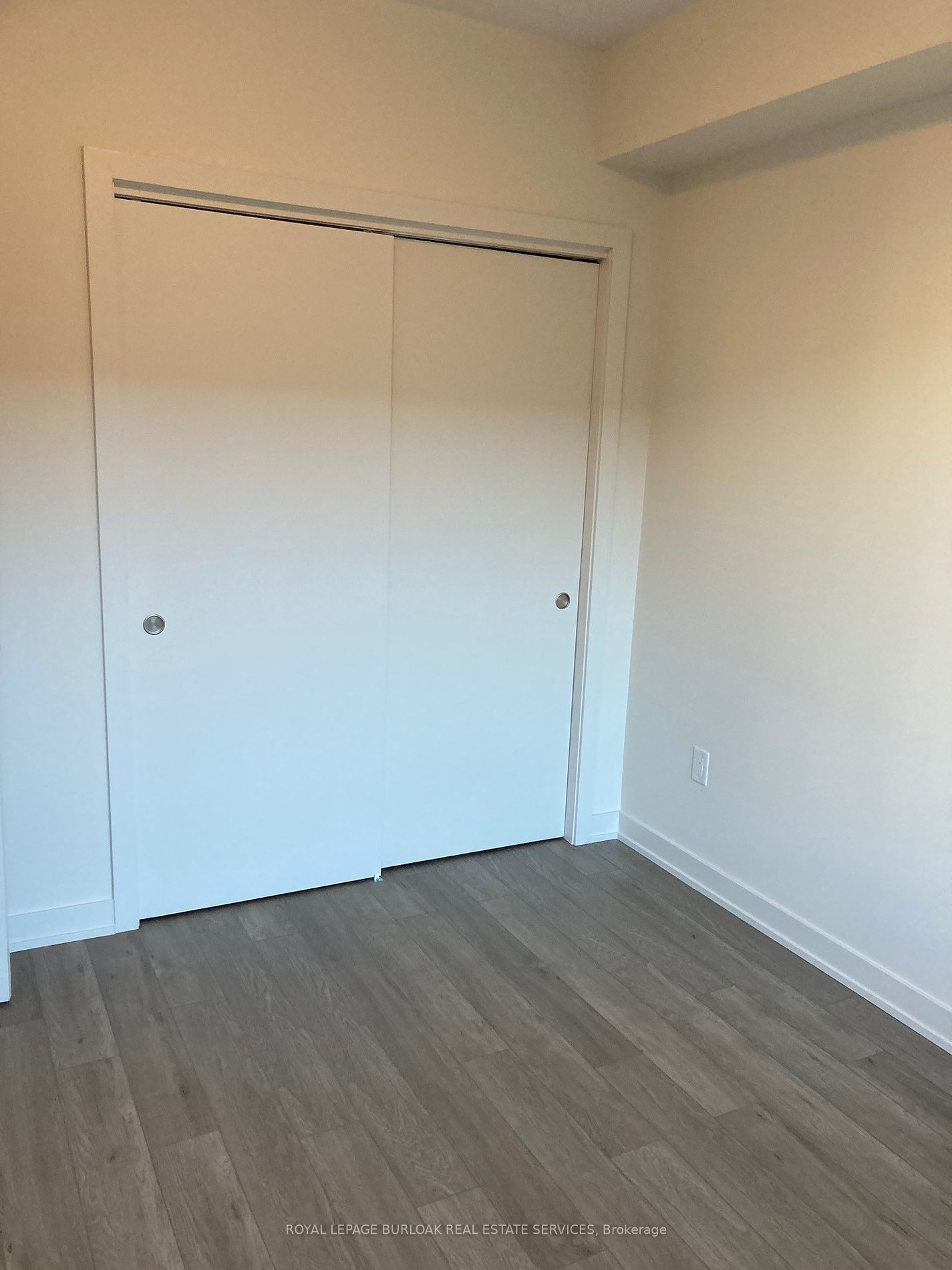 212 King William St, unit 422 for rent