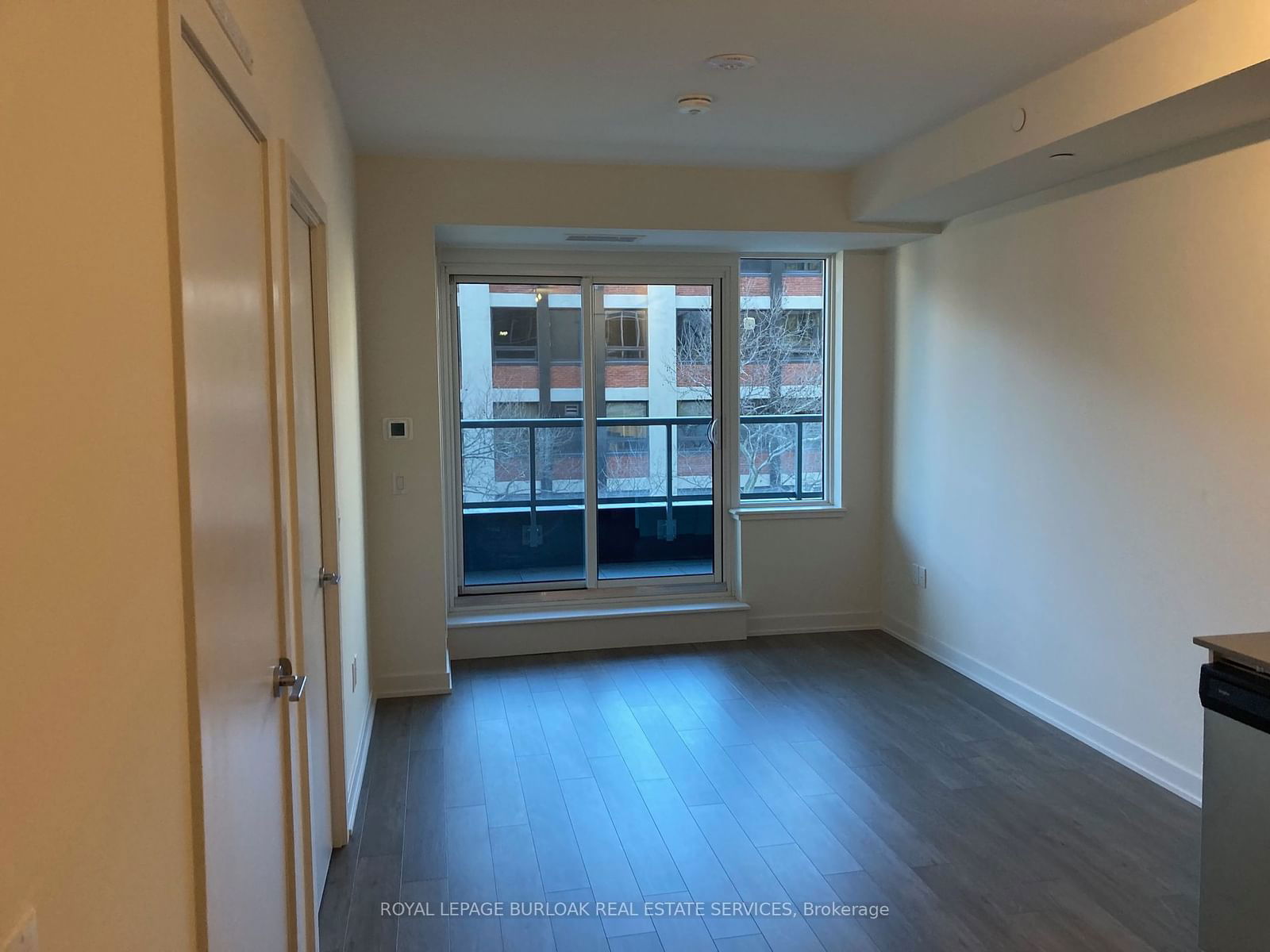 212 King William St, unit 422 for rent