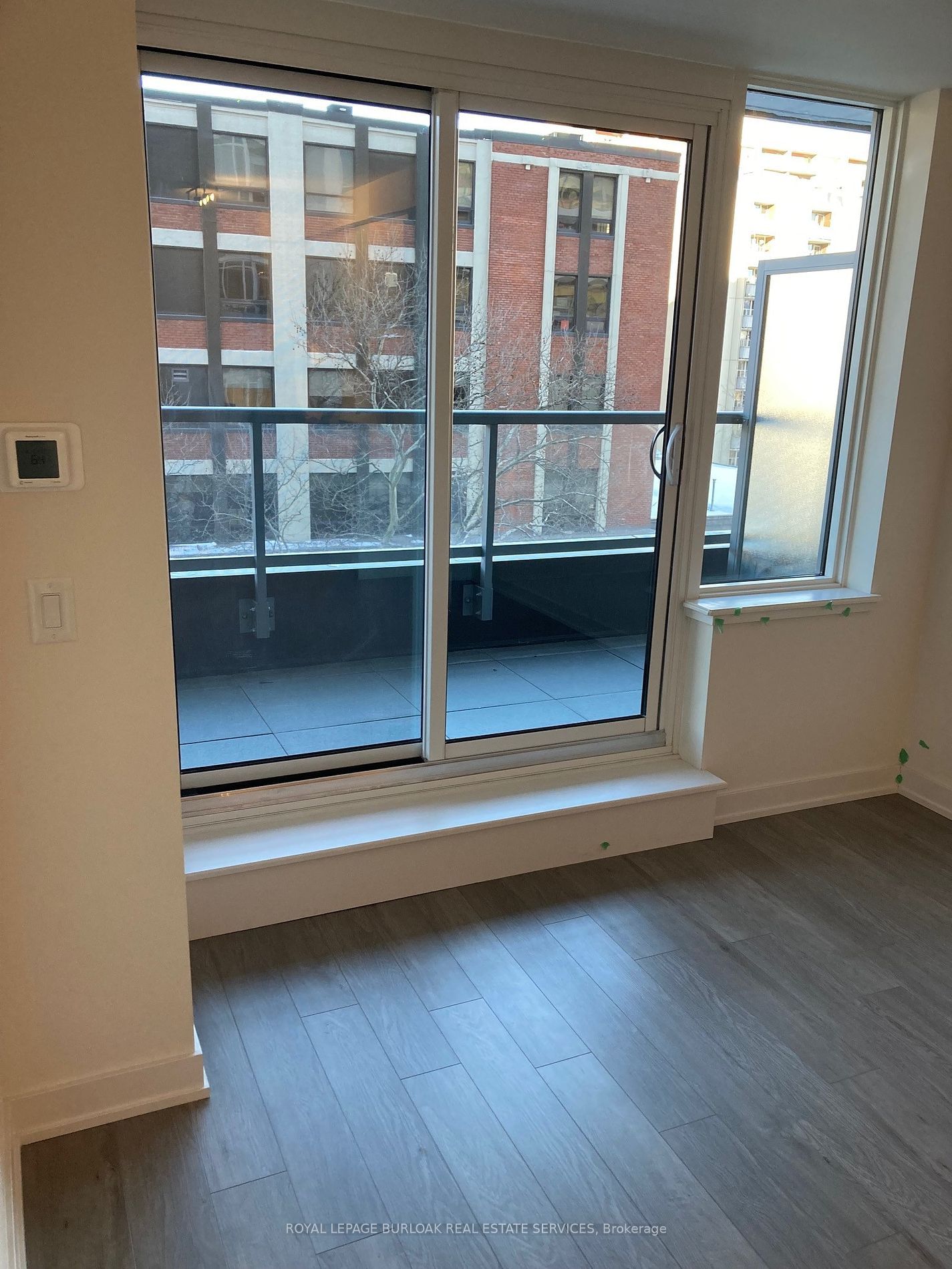 212 King William St, unit 422 for rent