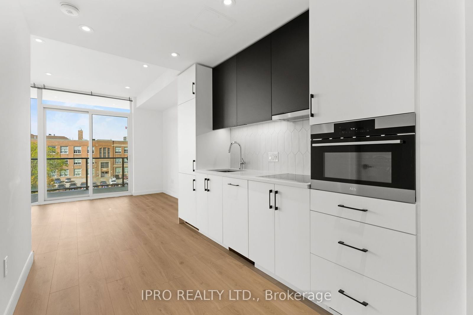 741 King St W, unit 409 for sale