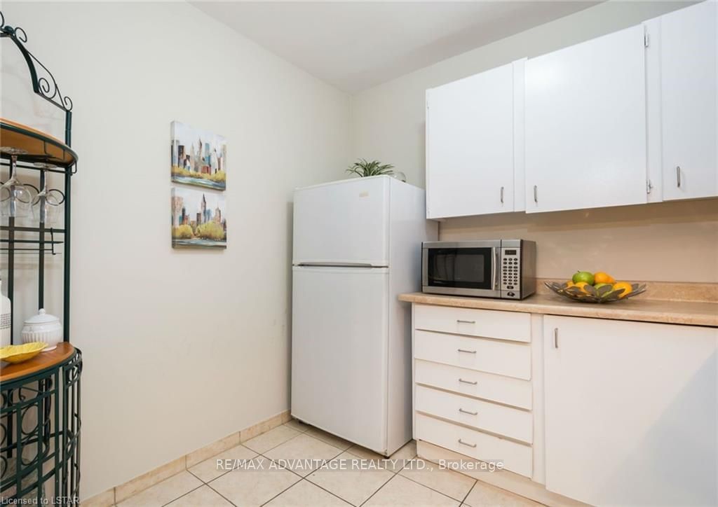 573 Mornington Ave, unit 406 for sale