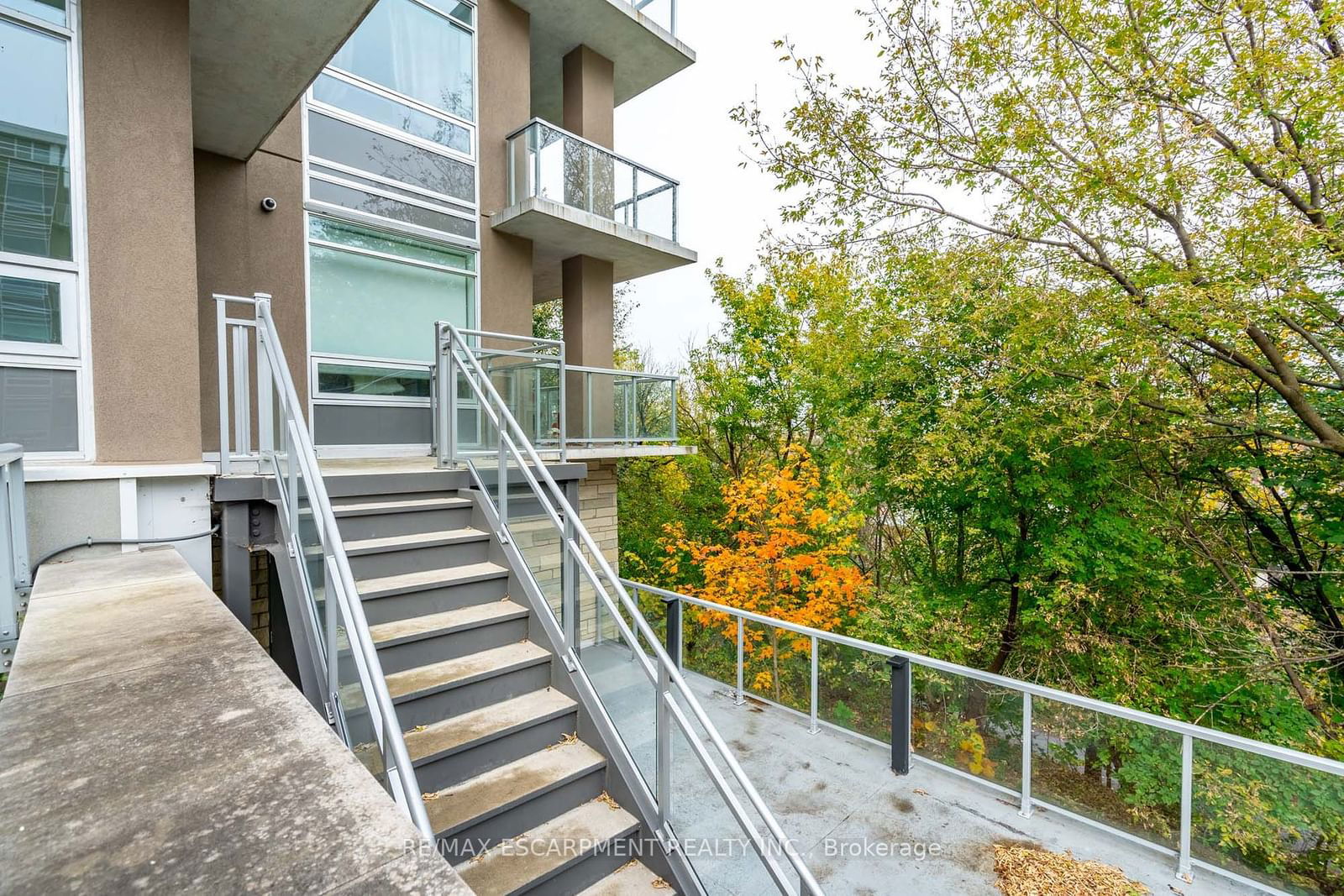 467 Charlton Ave E, unit 308 for sale