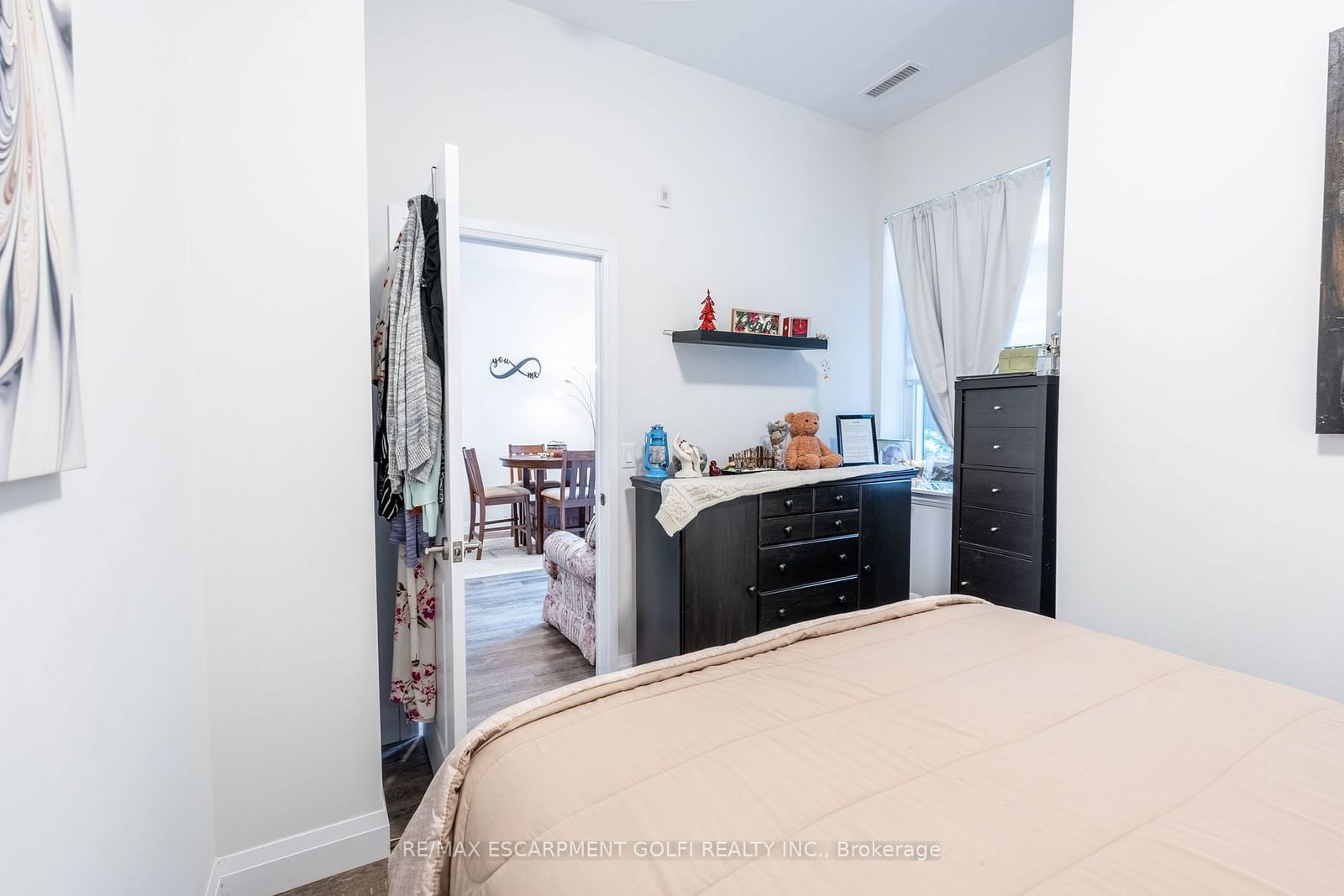 1 Redfern Ave, unit 102 for sale