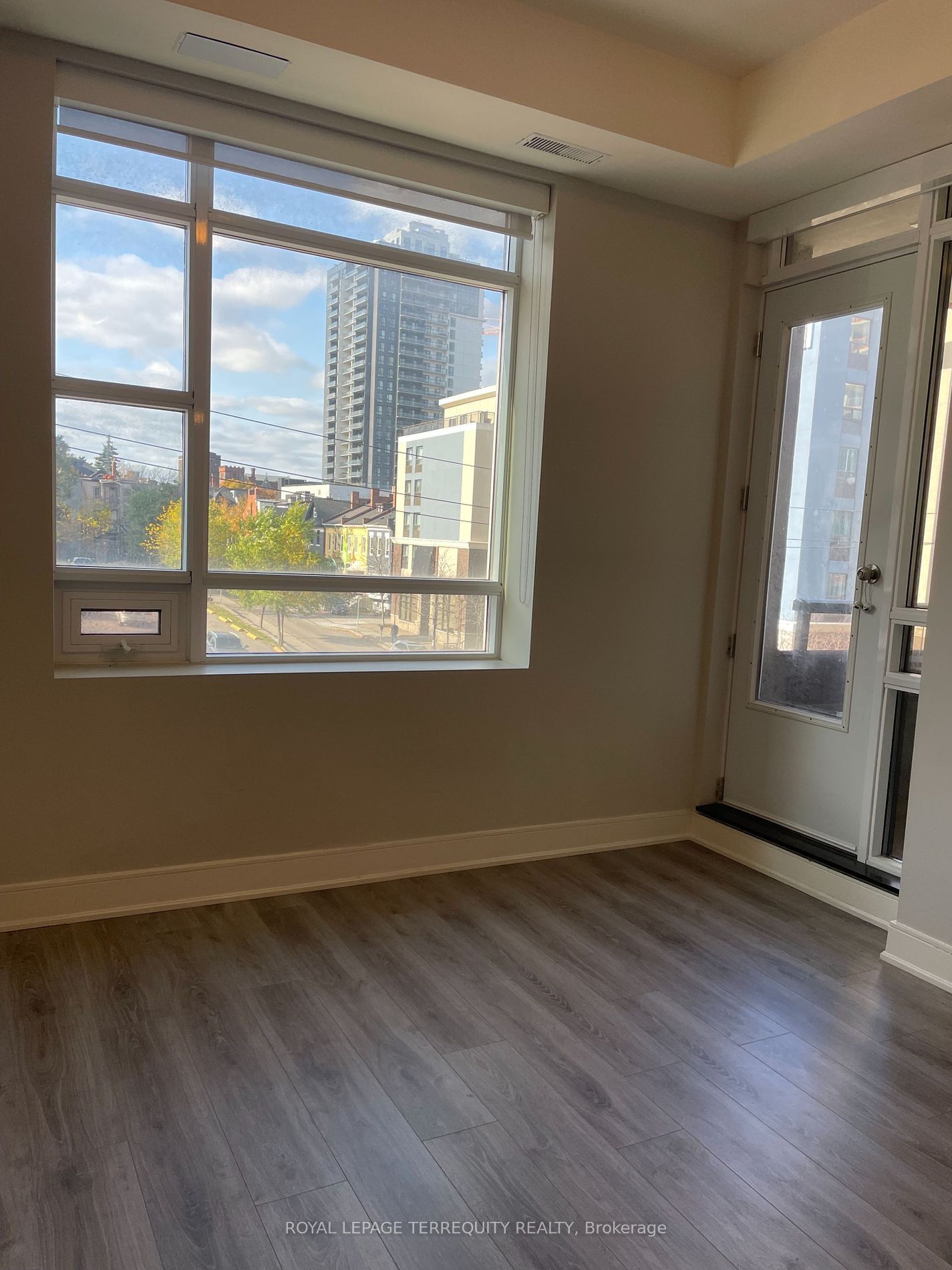 150 Main St W, unit 308 for rent