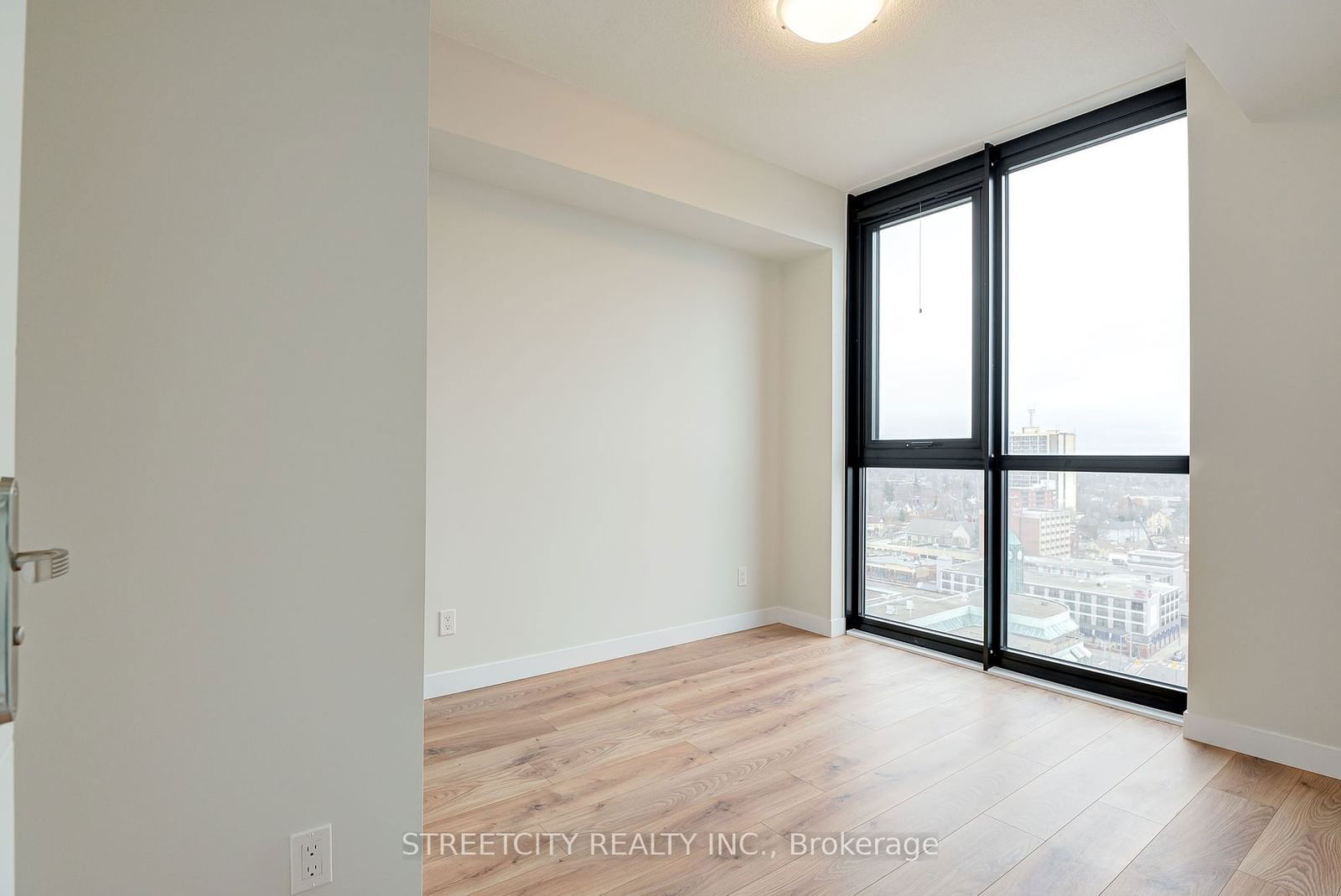 60 Frederick St, unit 1413 for rent