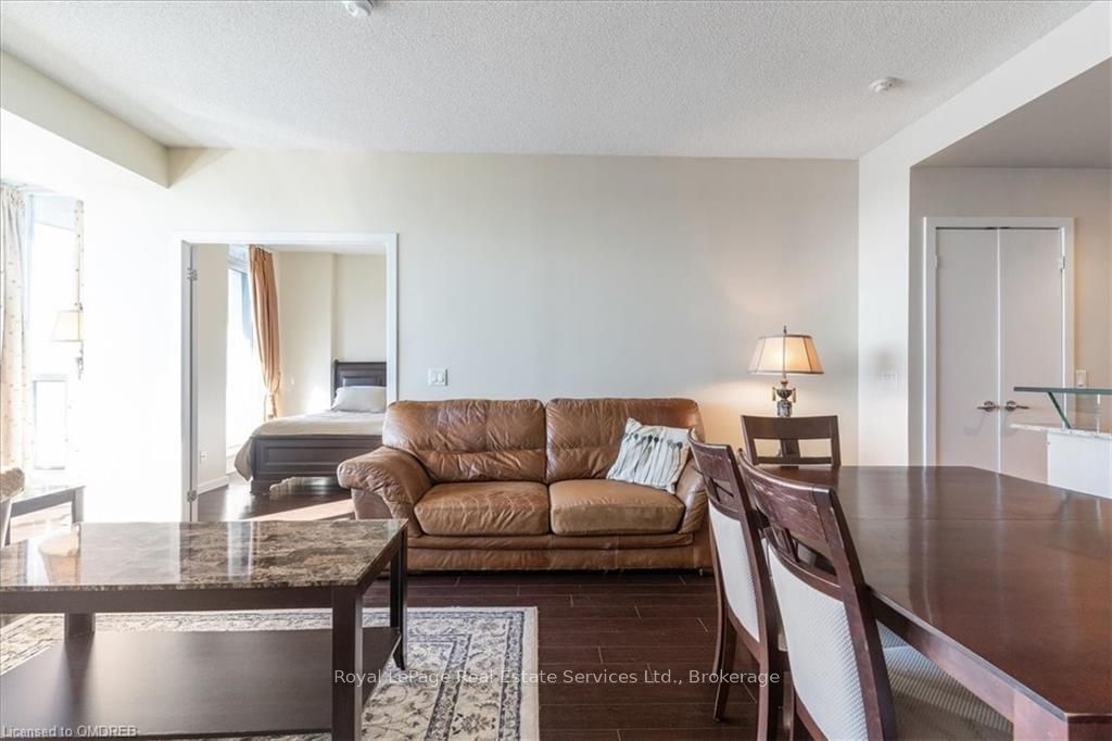 218 QUEENS QUAY, unit 1007 for rent