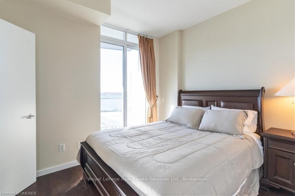 218 QUEENS QUAY, unit 1007 for rent