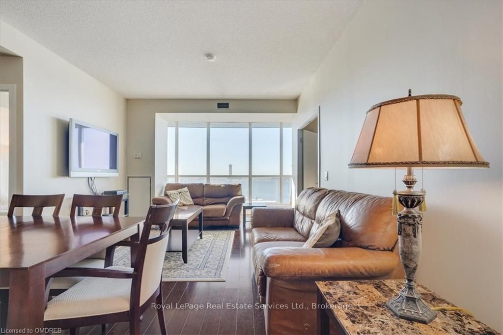 218 QUEENS QUAY, unit 1007 for rent