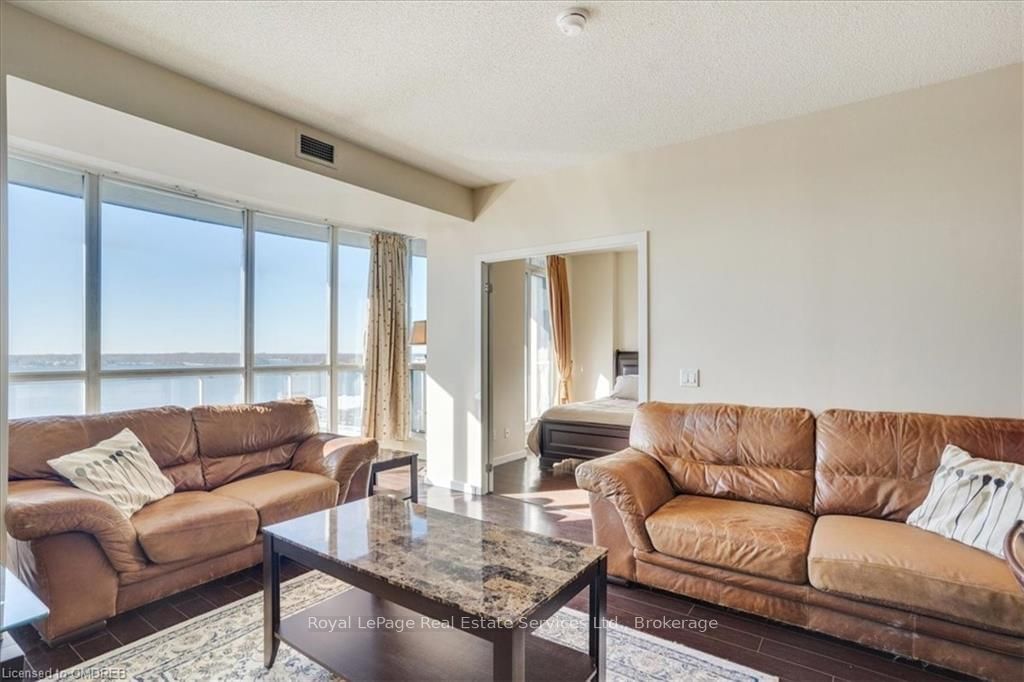 218 QUEENS QUAY, unit 1007 for rent